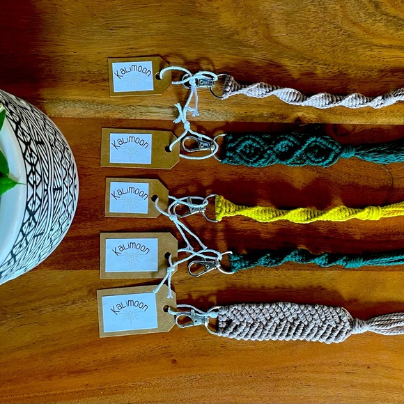 Macramé Keychain - Picture 1 of 2